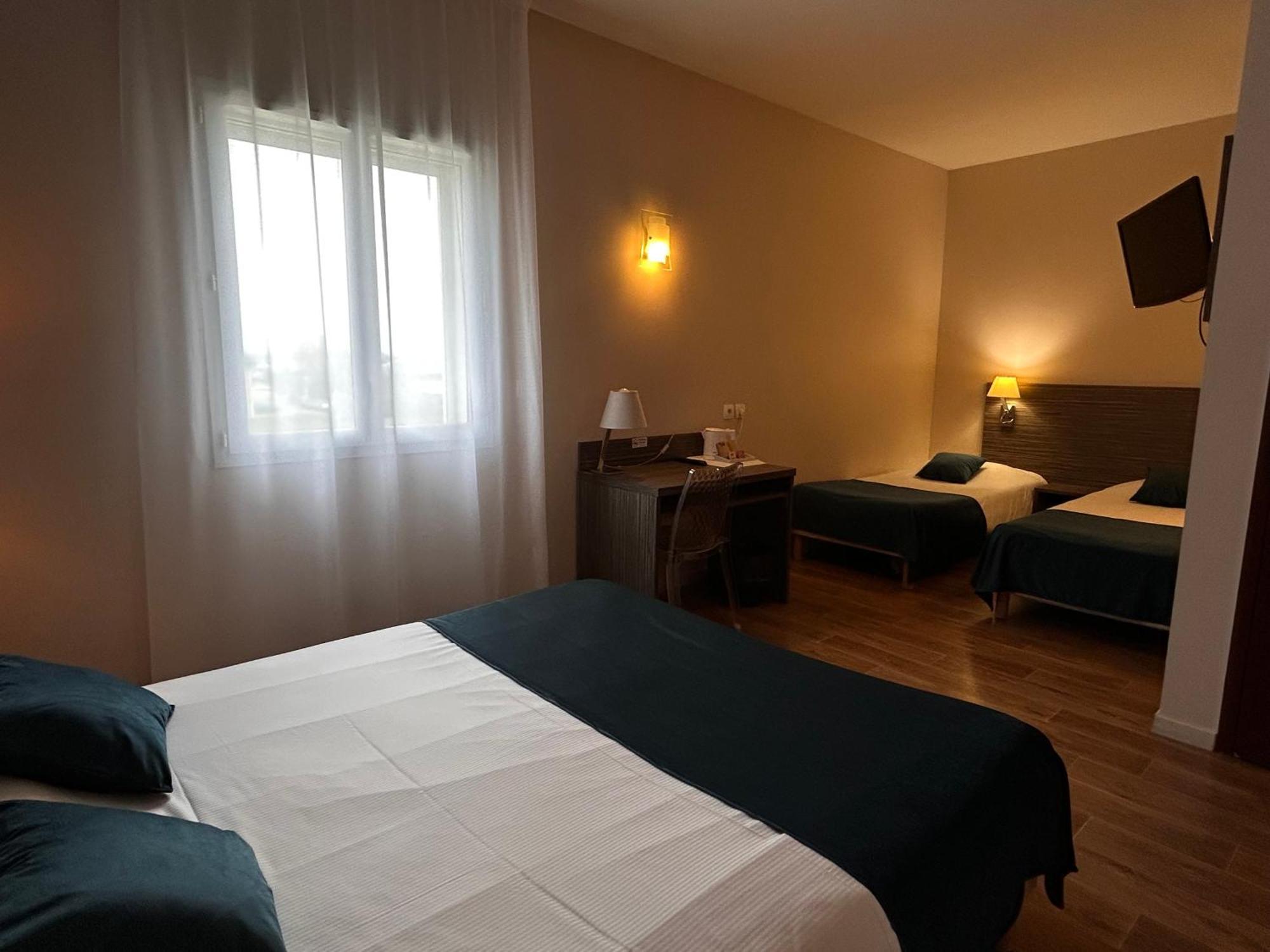 Hotel Caiman Pierrelatte Eksteriør bilde